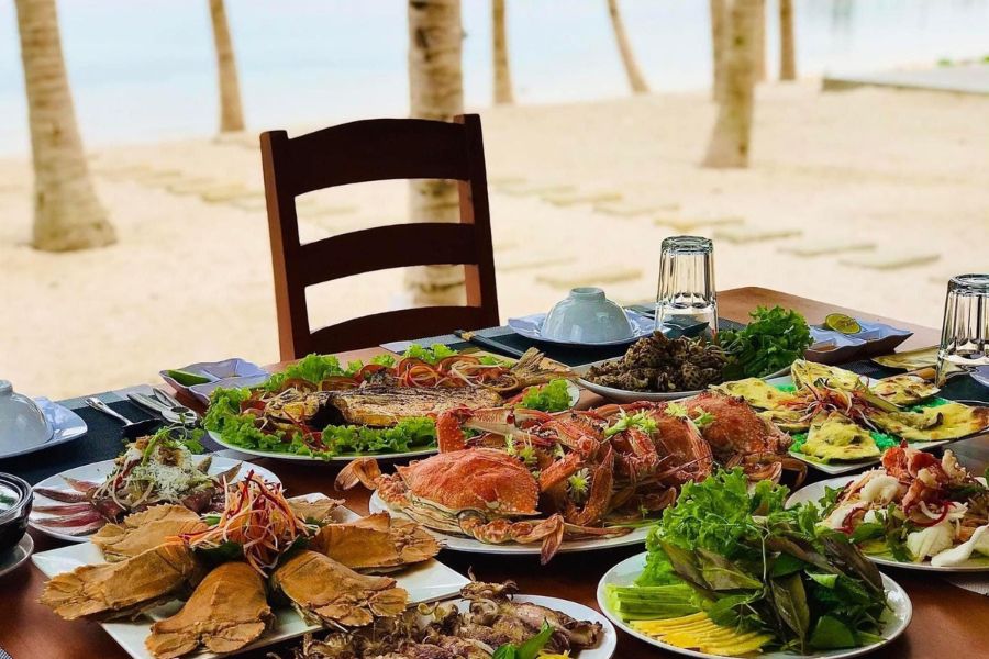 Seafood dining at the beach