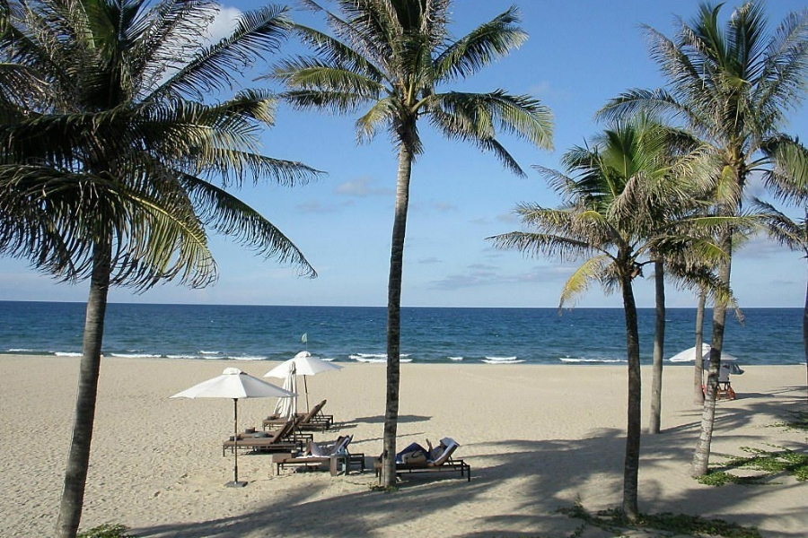 You will be overwhelmed by the poetic landscape of Bai Rang Beach