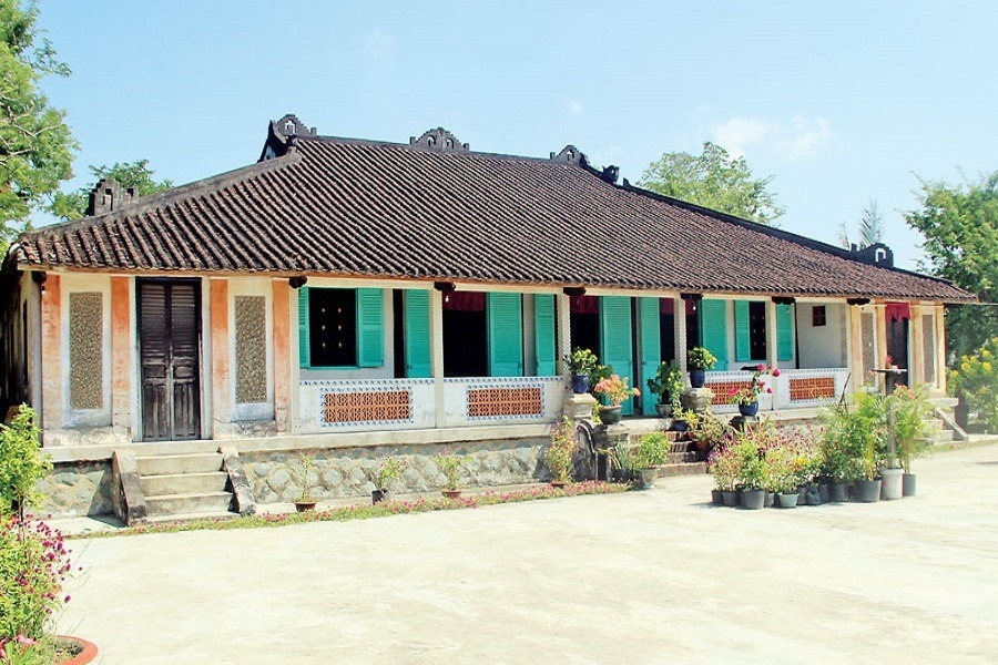 The Unique Architecture of 100-pillar House in Long An