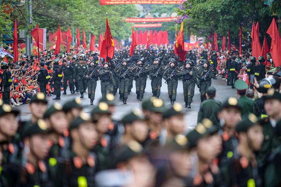 12,000 people marched, recreating the Dien Bien Phu Victory