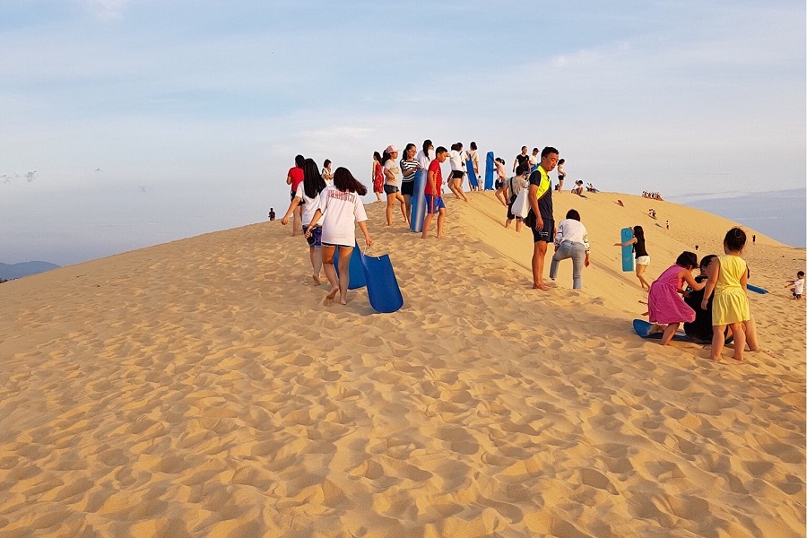 The ideal moments to visit Quang Phu Sand Dunes are during early morning and late afternoon hours