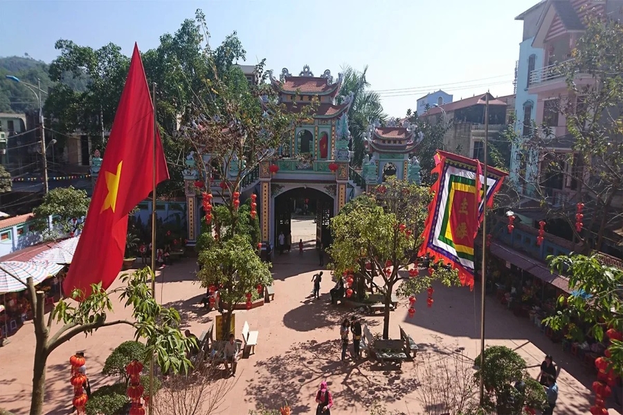 The temple grounds seen from above. Source: Vietgoing