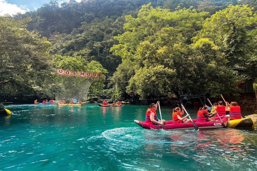 Mooc Stream is a cool green paradise of Quang Binh. Source: Vivu Tour