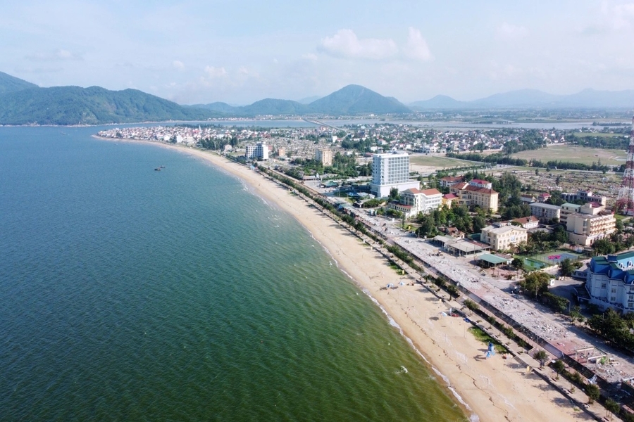 Thien Cam Beach is one of the most beautiful beaches in Central Vietnam. Source: VnExpress
