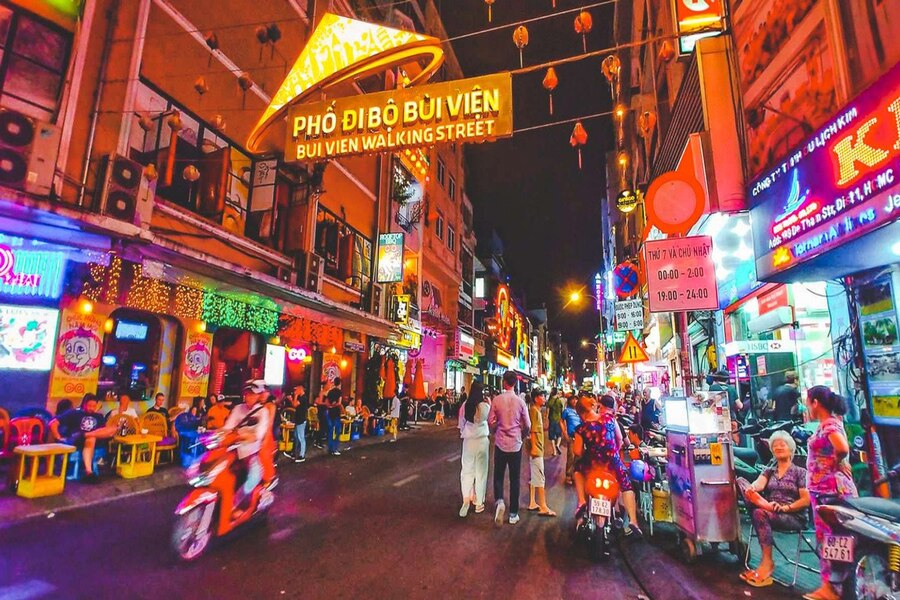 The main gate of Bui Vien Walking Street. Source: Bia Tuoi 