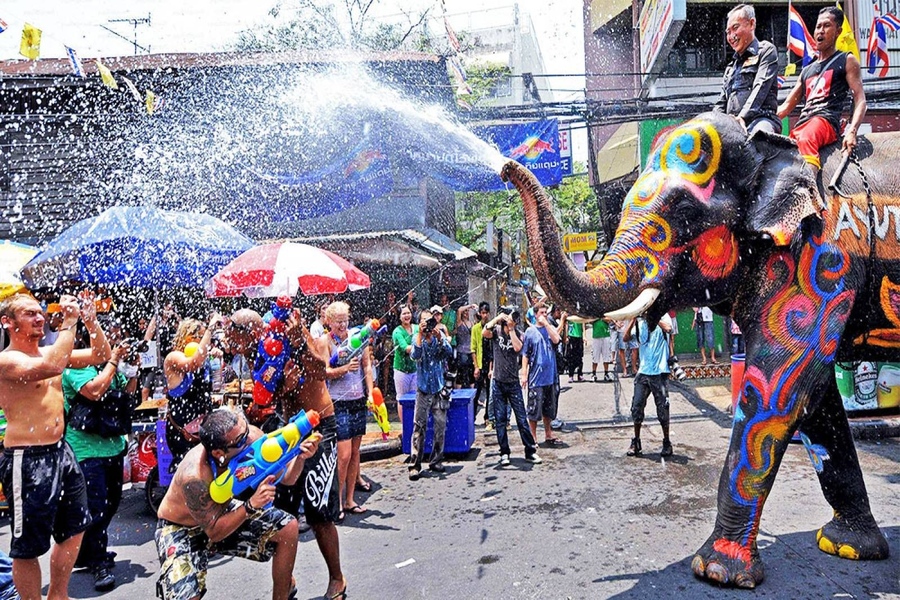 Songkran Festival is a great chance to explore the culture and many activities. Source: Flamingo Redtours