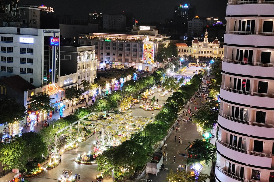 A panoramic view of Nguyen Hue Walking Street at night. Source: Go2Joy