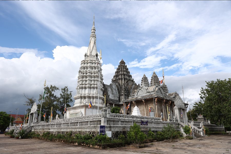 Phnom Srey and Phnom Pros are the names of mountain peaks in a range 