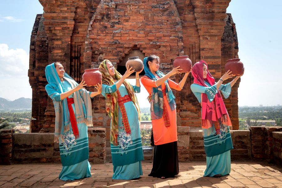 Kate Festival traditional Cham dance performance with dancers wearing colorful costumes at a Cham tower