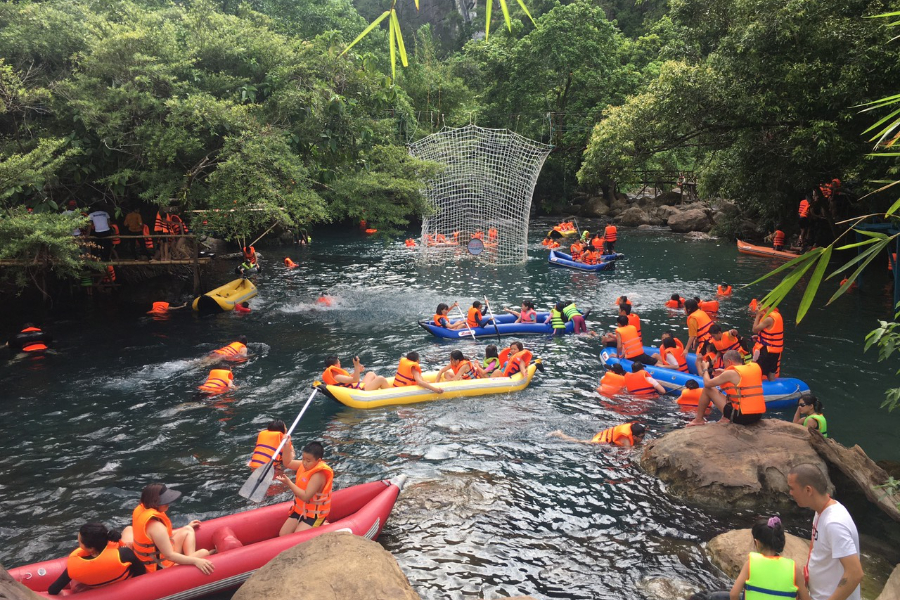 Do not miss the kayaking activity on the stream. Source: Phong Nha Trips