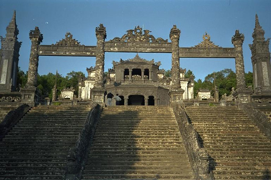 The three-arched-entrance gate (Tam Quan Gate)