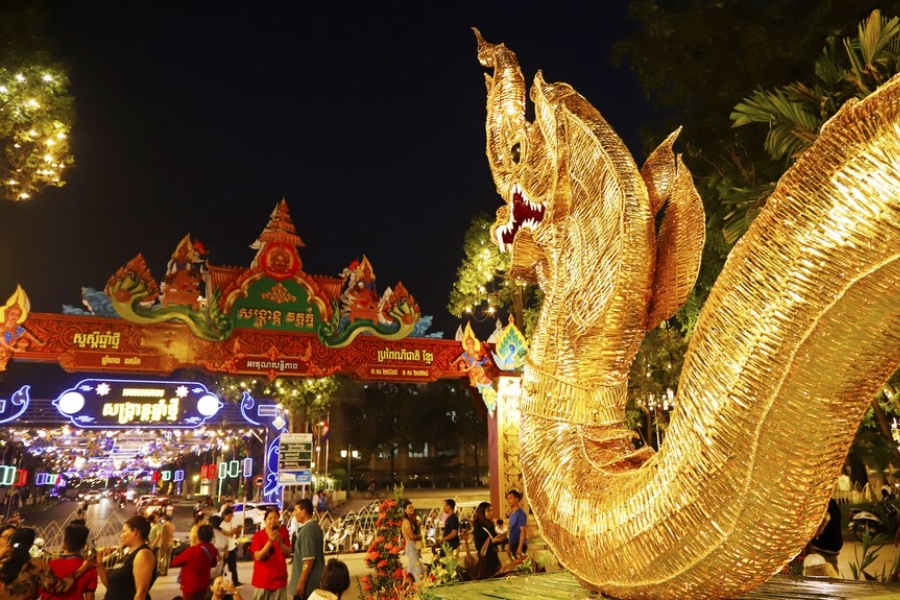 Golden Naga at Wat Phnom