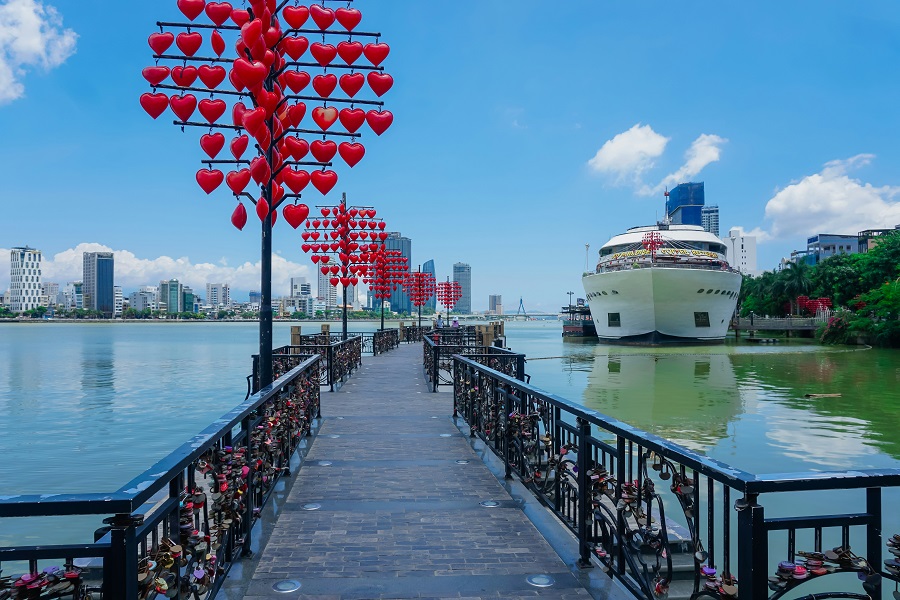 Love Bridge in Da Nang offers a romantic riverside walk