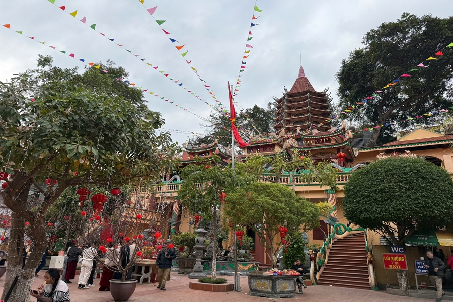 This is the main worship space of the temple. Source: Tuoi tre va Phap luat