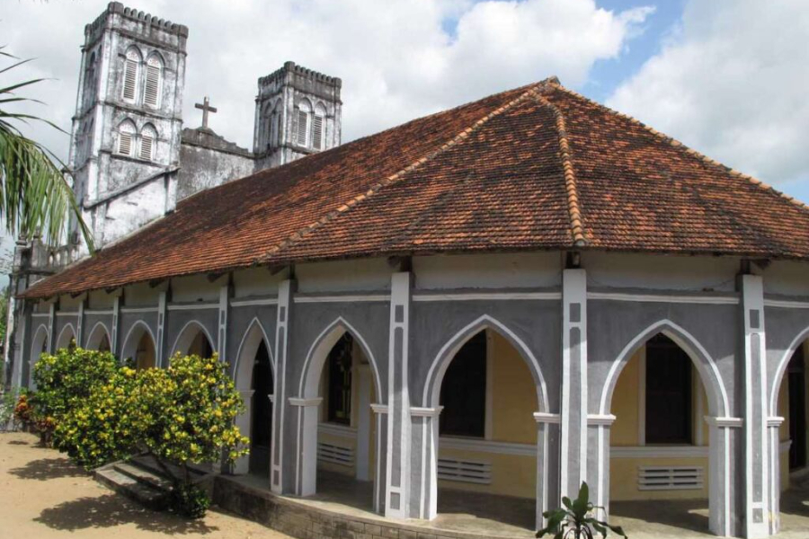 The classic European beauty of the church will impress visitors. Source: Phu Long