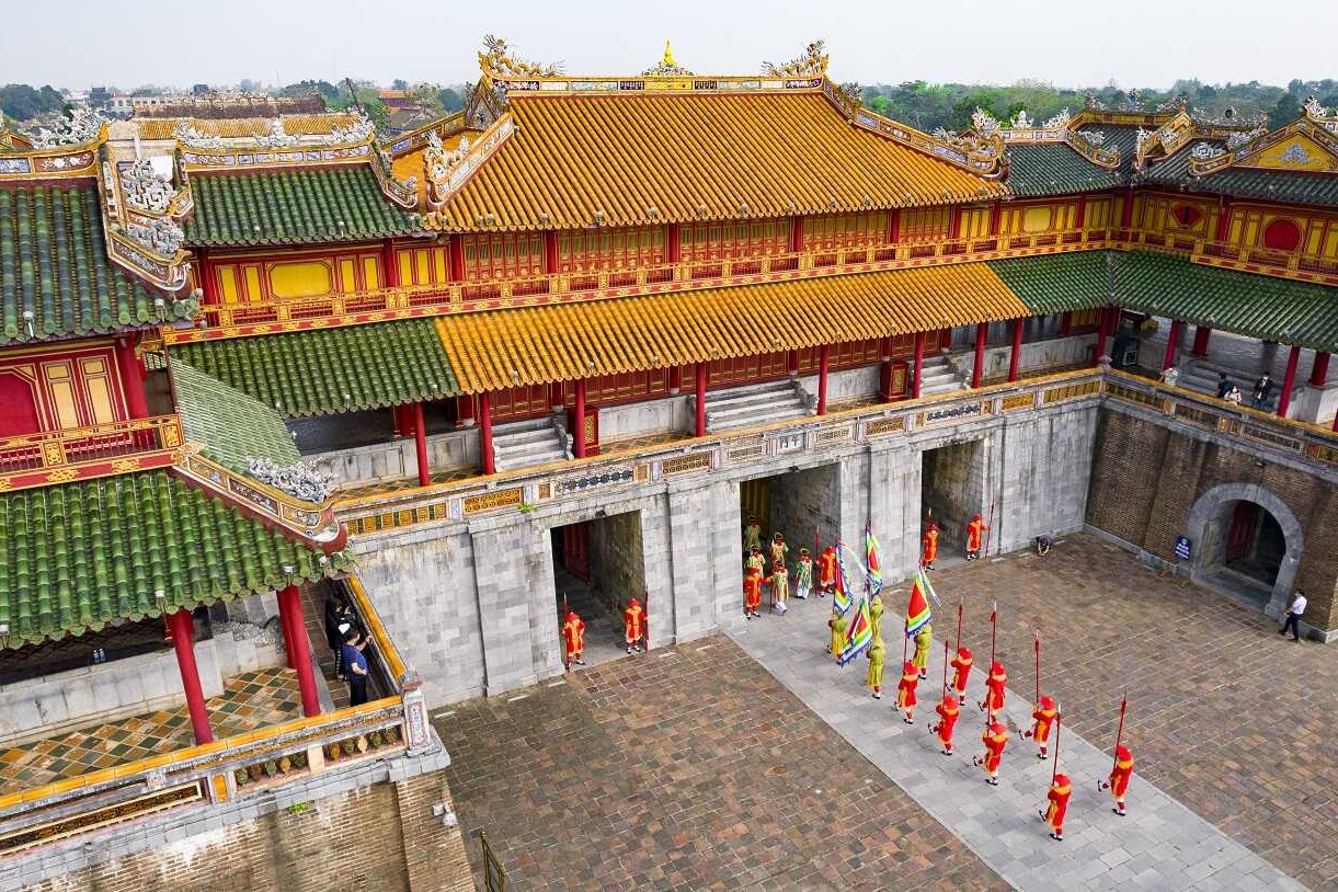 The reenactment of the guard changing ceremony at Ngo Mon Gate. Source: VinWonders