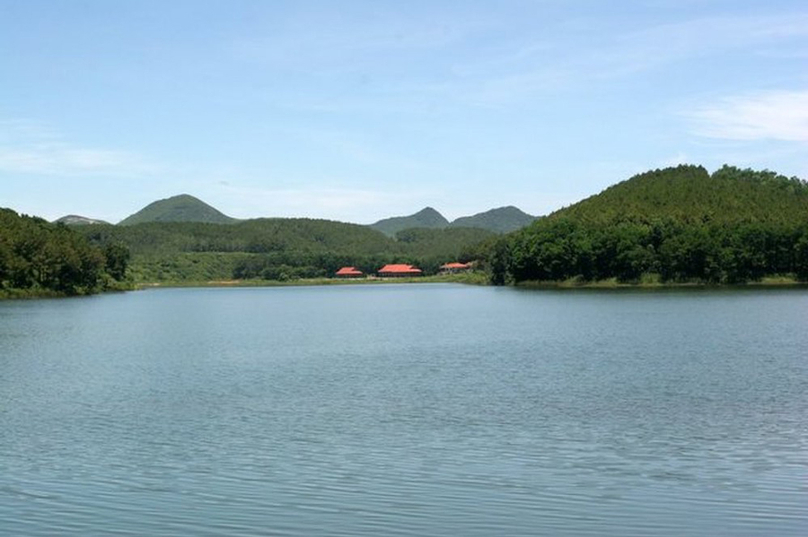 Dong Chuong Lake