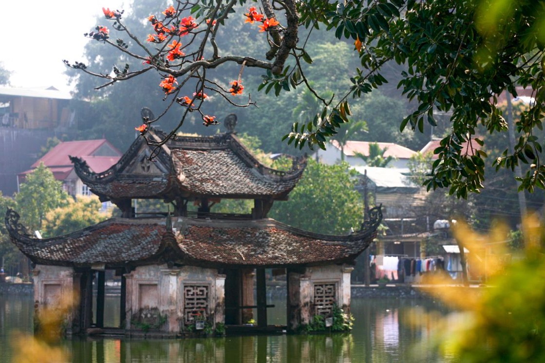 The Water Pavilion in the center of Long Tri Lake. Source: MIA.vn