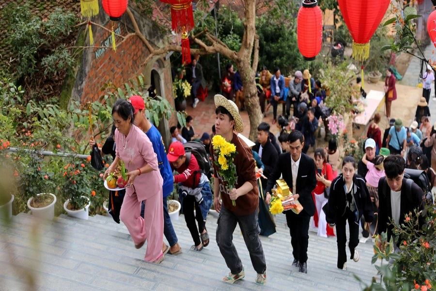 Many people come here during the festival season