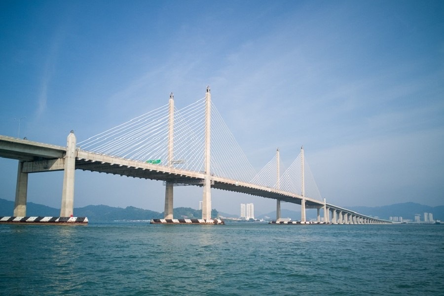 The giant Penang Bridge connects Penang Island and the mainland