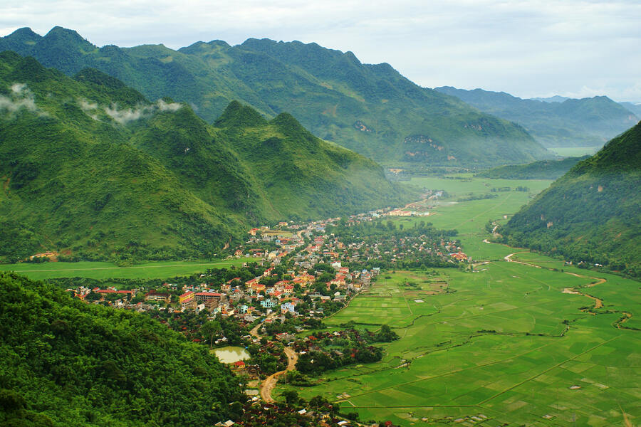 Mai Chau is a small valley where many ethnic minorities live together. Photo: VnExpress