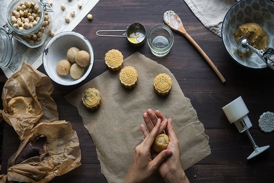 With just a few simple steps, you can create an adorable mooncake. Photo: Nguyen Kim