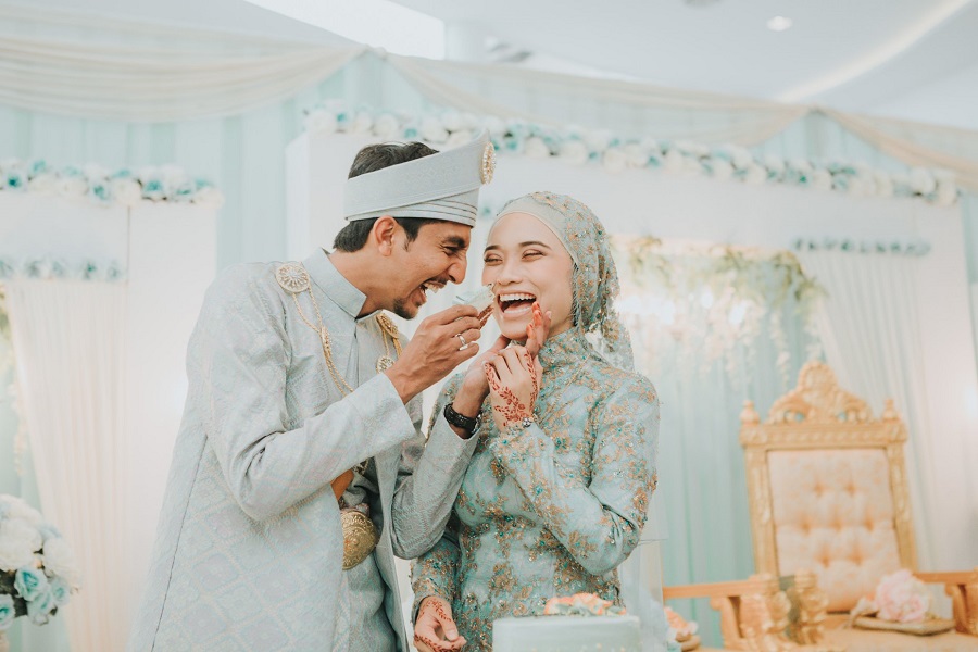 A joyful couple celebrating their Malay wedding