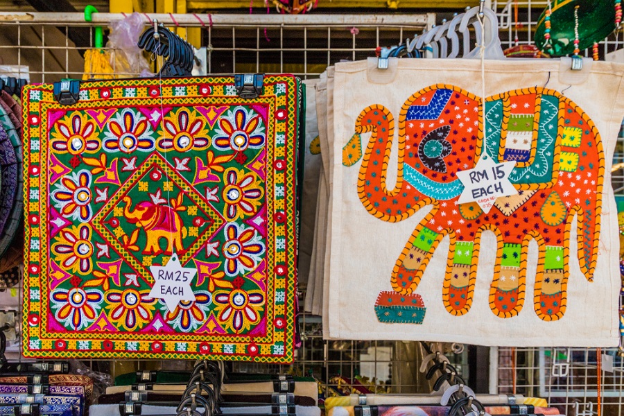Cultural workshops in Malaysia let you create a souvenir with your personal touch