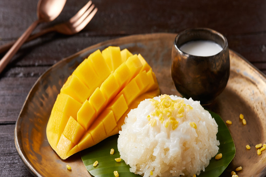 Mango sticky rice is the most famous dessert in Thailand Street Food. Source: Fan Club Thailand