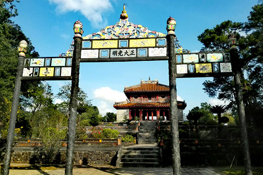Hieu Lang houses - Minh Mang Tomb 