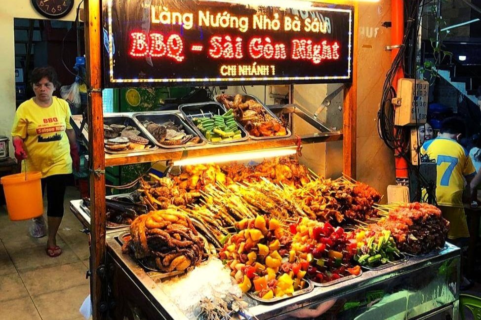 The BBQ dishes from the restaurants in the walking street will make you feel satisfied. Source: Dulich3mien