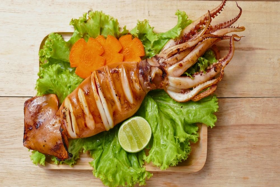 Thien Cam grilled squids have a sweet taste and chewy meat. Source: Hawonkoo