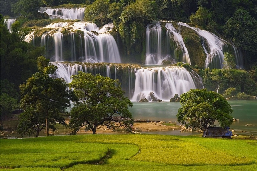 Admiring the falls will bring you a sense of relaxation. Source: Family