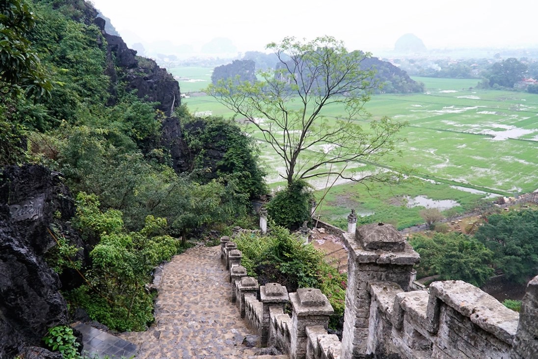 Ngoa Long Mountain has a moderately challenging climb