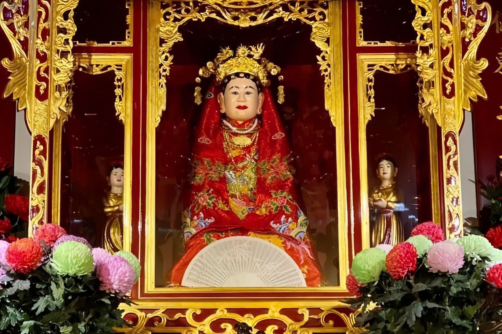 Princess Lieu Hanh Altar