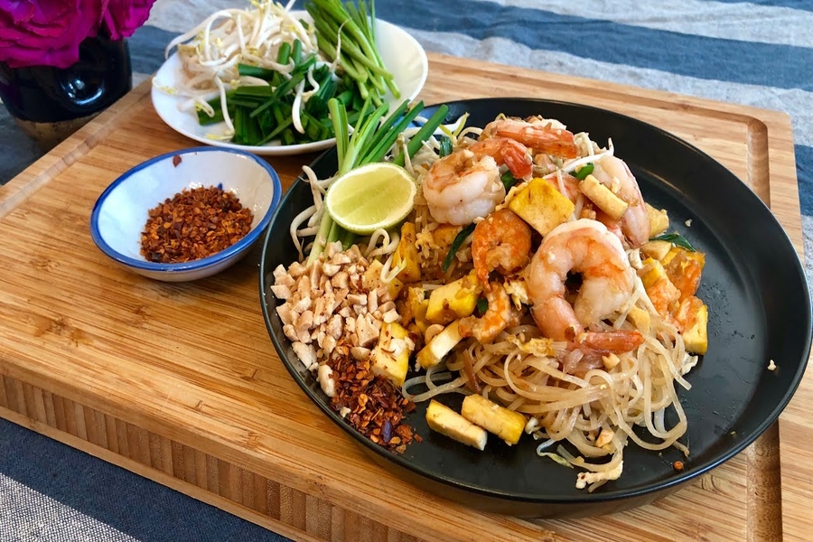 Pad Thai is a dish that has almost become a symbol of Thailand Street Food. Source: 24h travel news