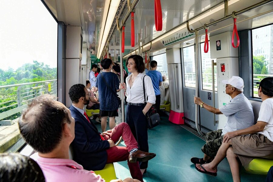 Expats also experienced the Hanoi Metro. Source: Tuoitre