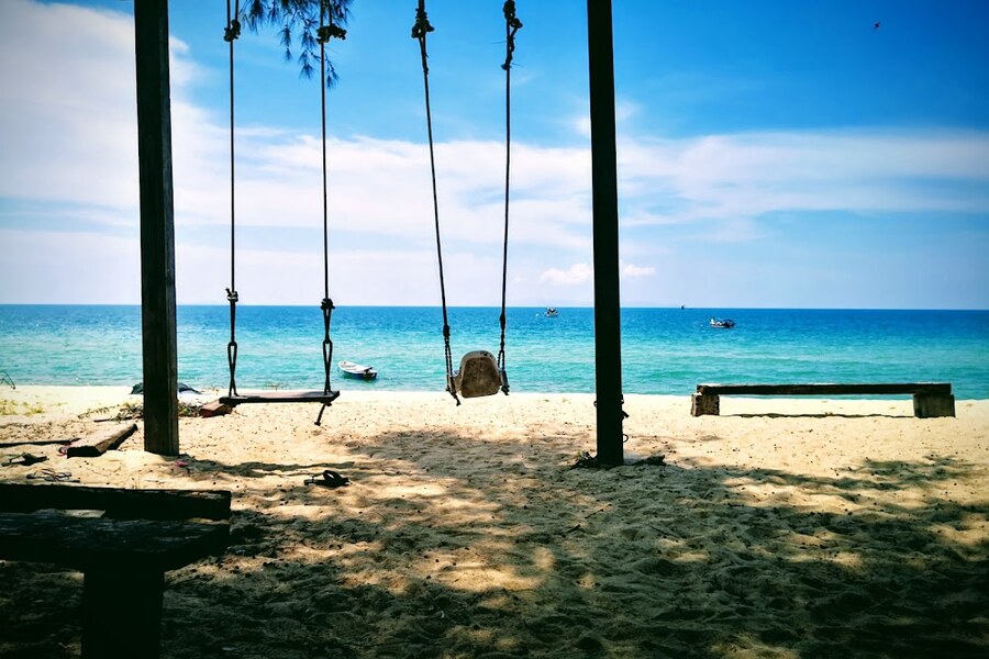 Serene and breathtakingly beautiful, the beach stretches for miles - Photo: Petitgo