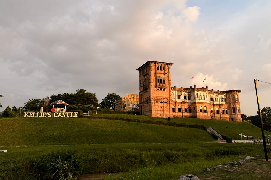 Kellies Castle at sunset