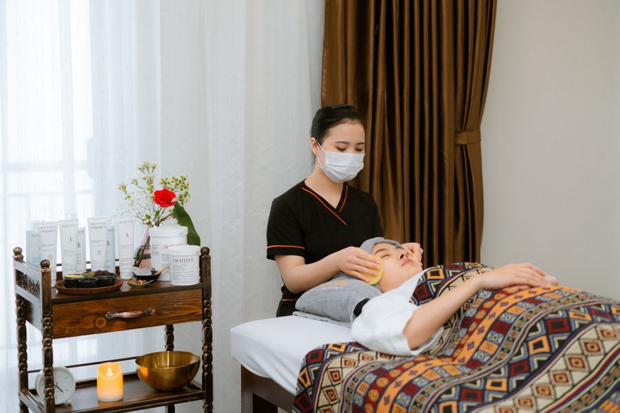 A relaxing massage focused on rest and wellness, helping to boost physical and mental health.