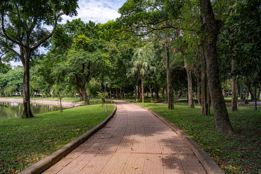 Serene moments by Vi Xuyen Lake