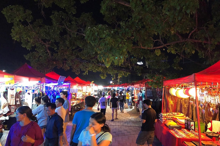 The Vientiane Night Market is a lively yet manageable stop on a 7-Day Laos Family Trip