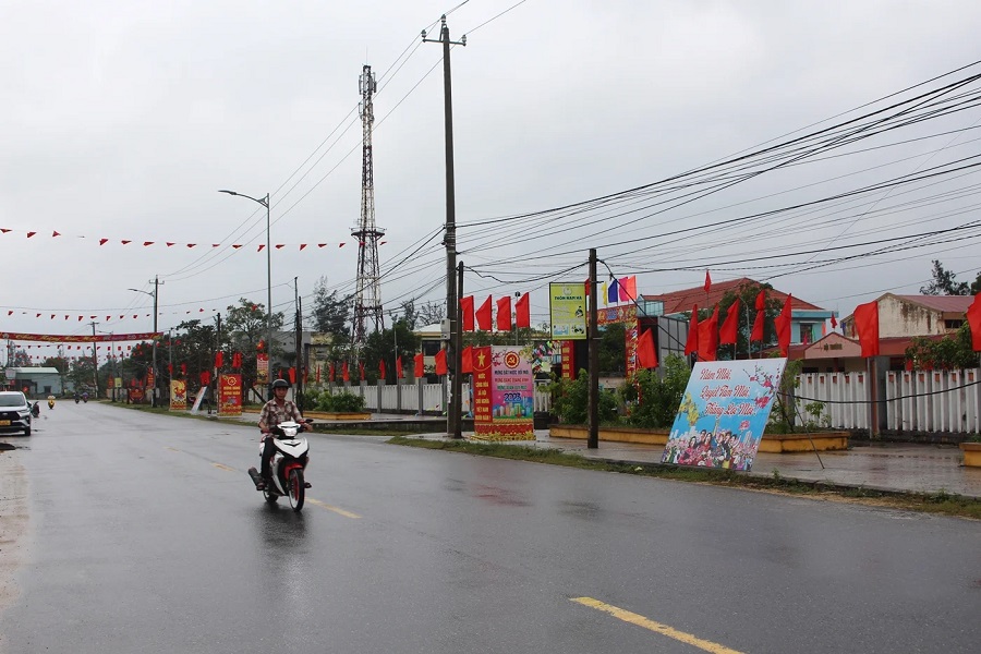 Thien An Mountain is just 3.5 kilometers away from Quang Ngai city center