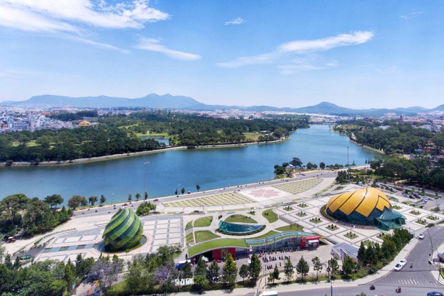 Architecturally, Lam Vien Square is split into two main areas