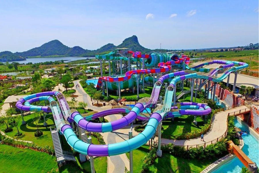 As the biggest waterpark in Thailand, Ramayana Waterpark attracts both tweens and teens coming each year