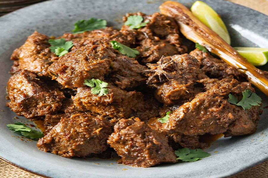 Beef rendang is slow-cooked on the stove in an aromatic paste - Photo: Bea & Marco