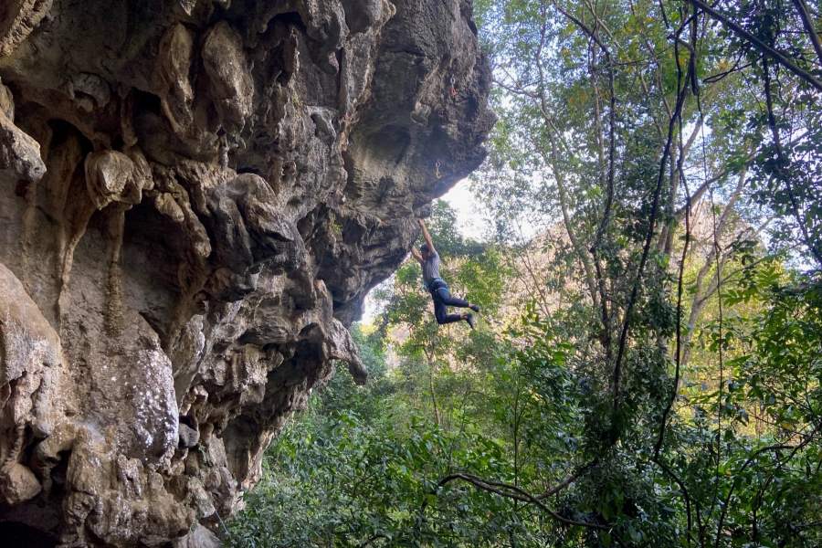 rock climbing in Thakhek south laos