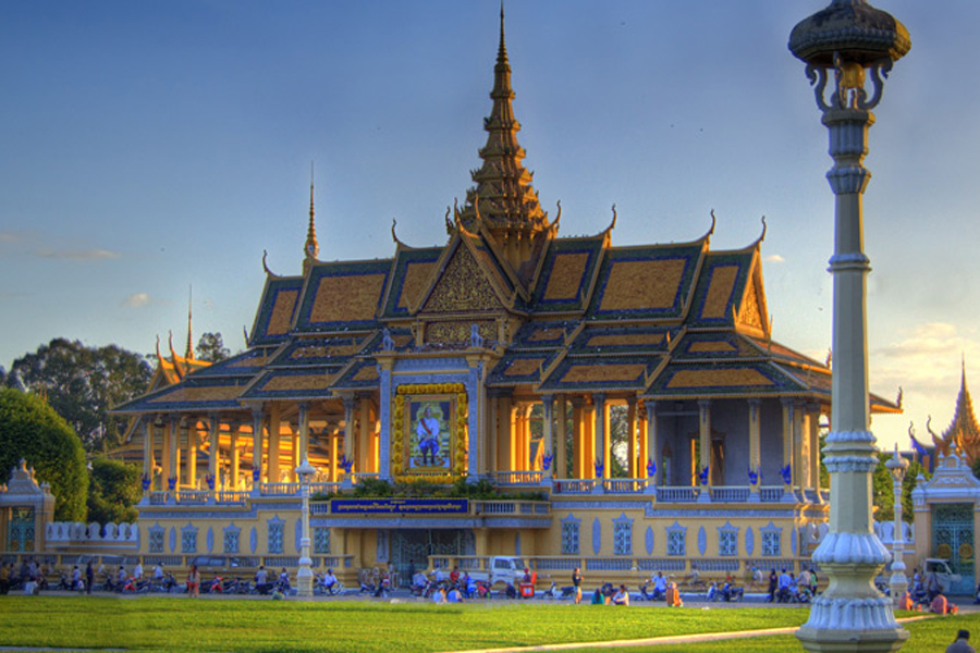 The palace features royal Cambodian architecture, with typical motifs