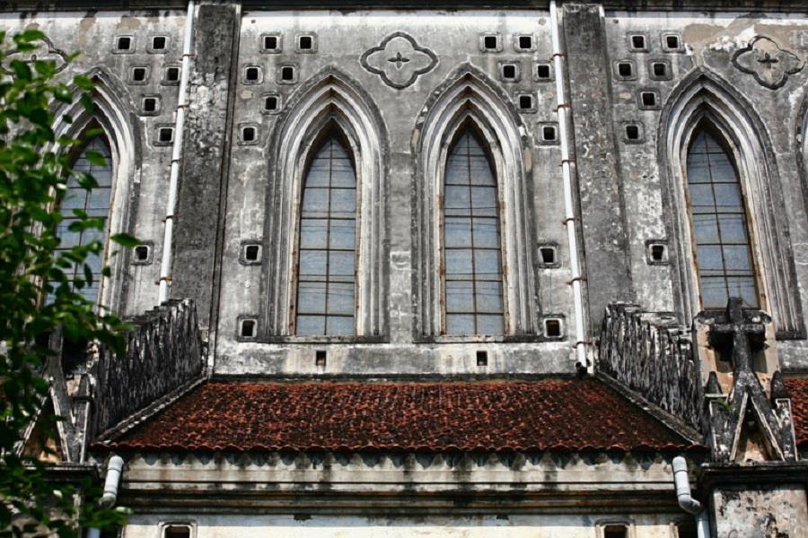 Traces of time on the mossy walls