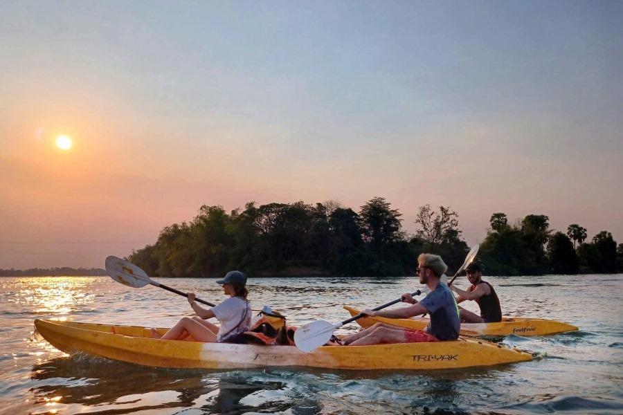 kayaking in si phan don